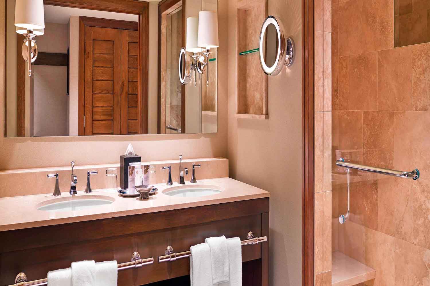 Deluxe with Fireplace Guest room, 1 King LuxuriaVacations