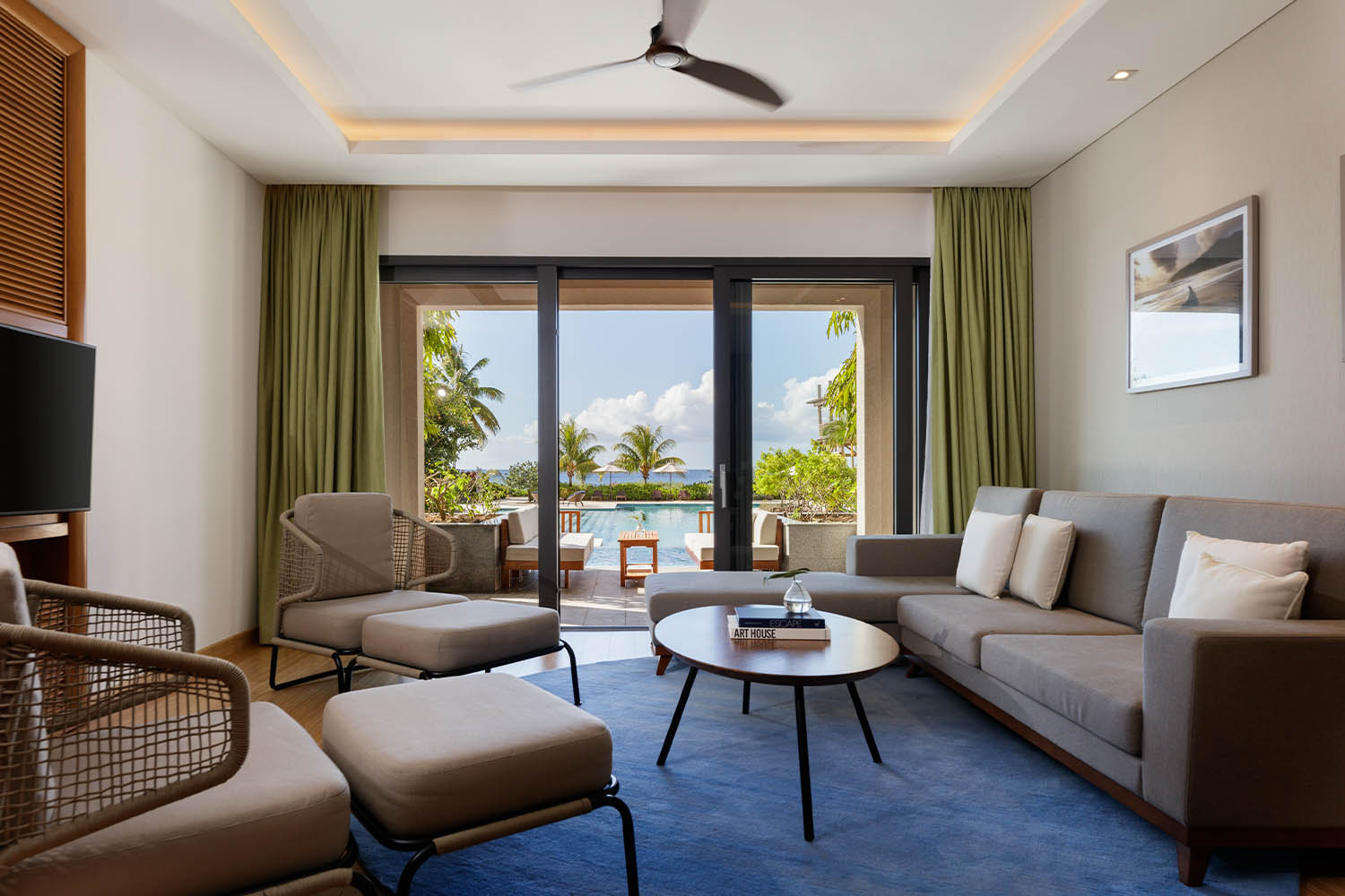 Emerald Pool Suite One Bed LuxuriaVacations