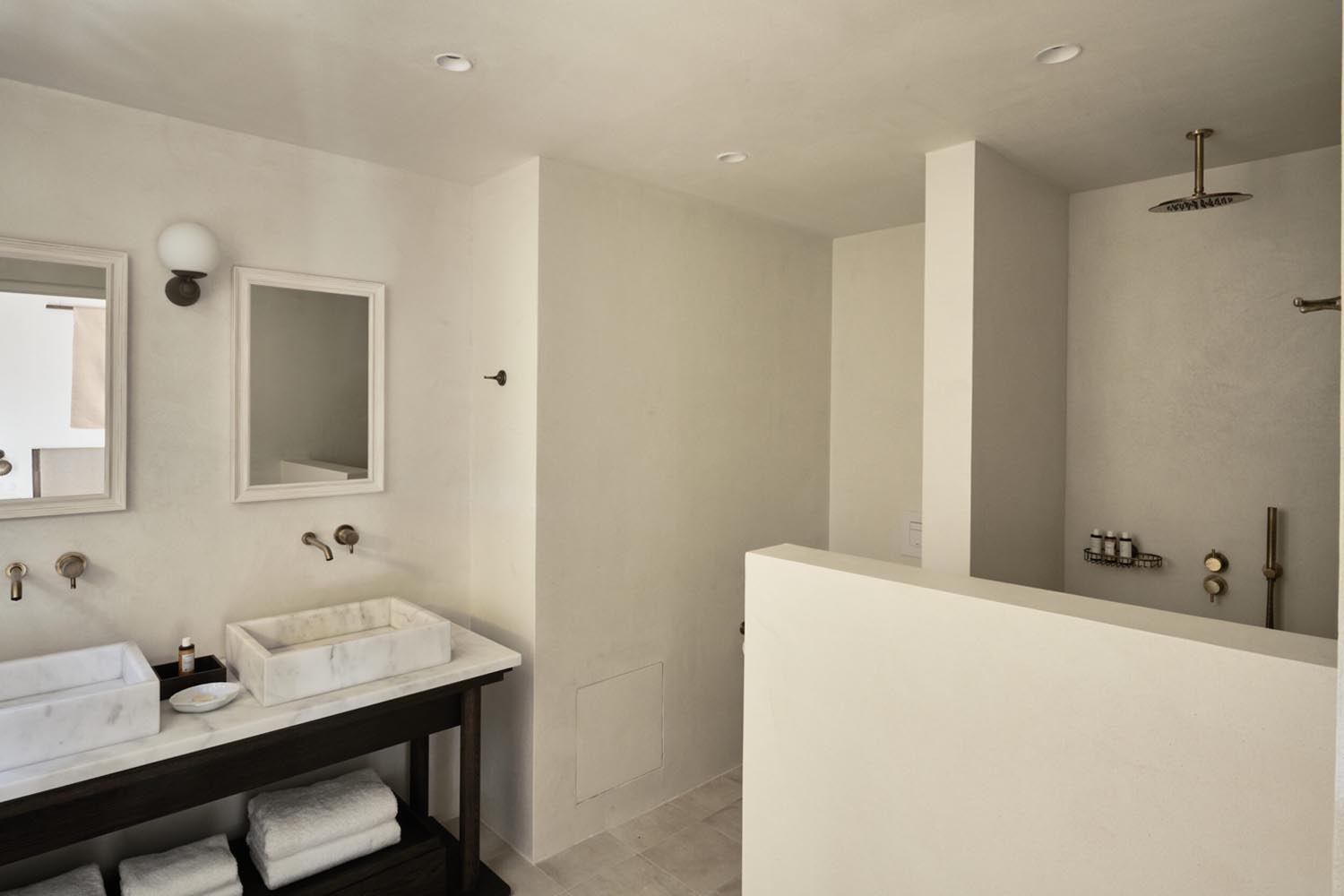 EOS Suite LuxuriaVacations