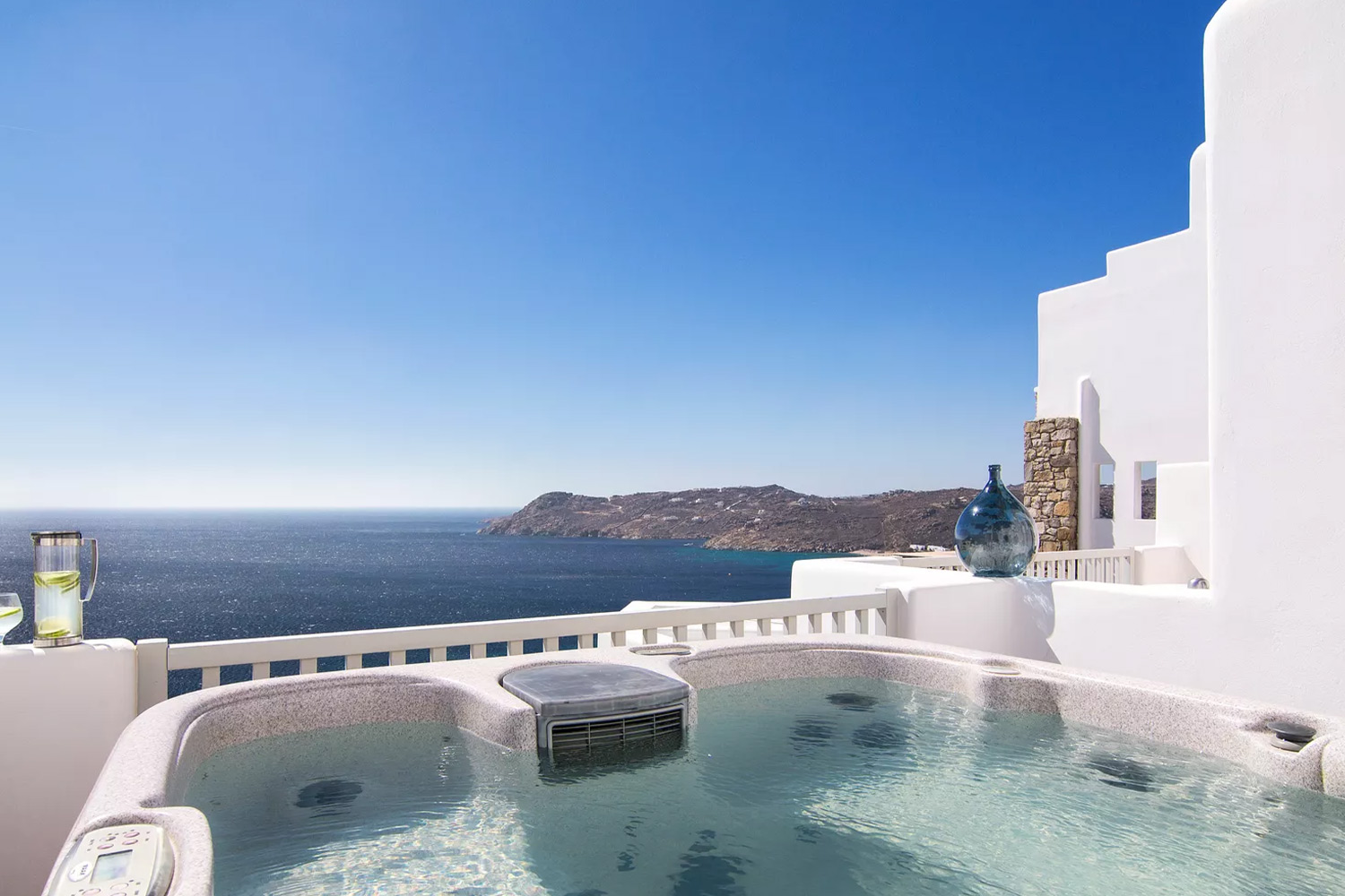 EXCLUSIVE Guestroom with Private Outdoor Jacuzzi LuxuriaVacations