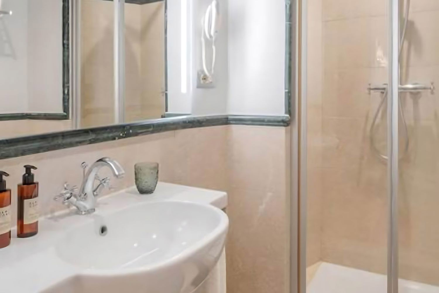 EXECUTIVE ROOM LuxuriaVacations