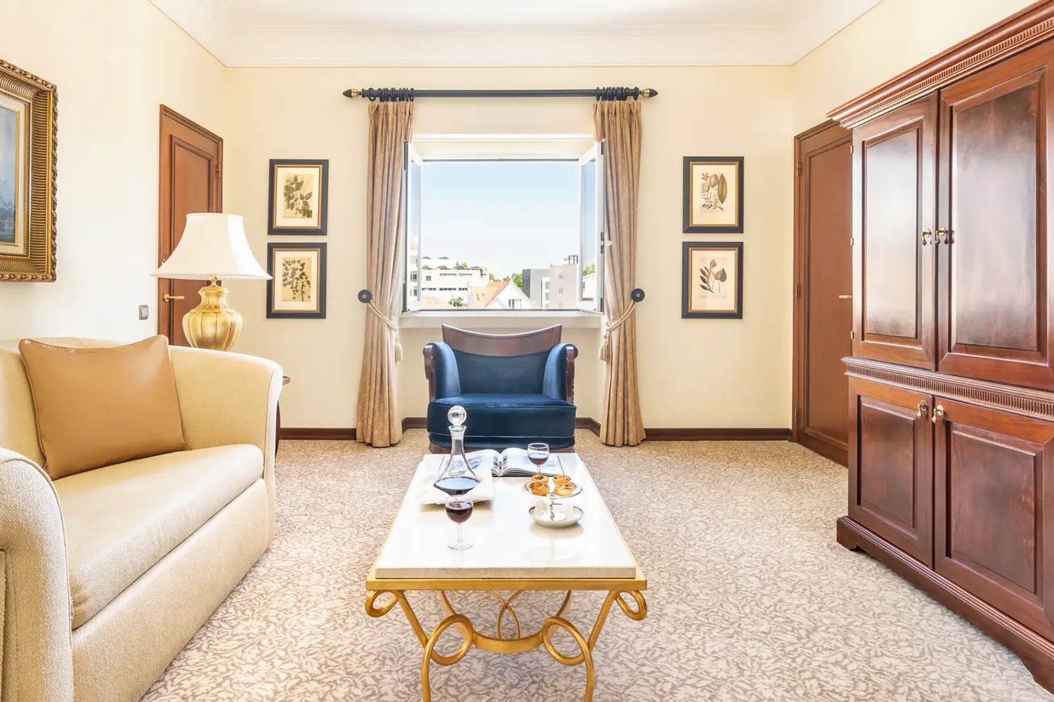 Executive Suite LuxuriaVacations