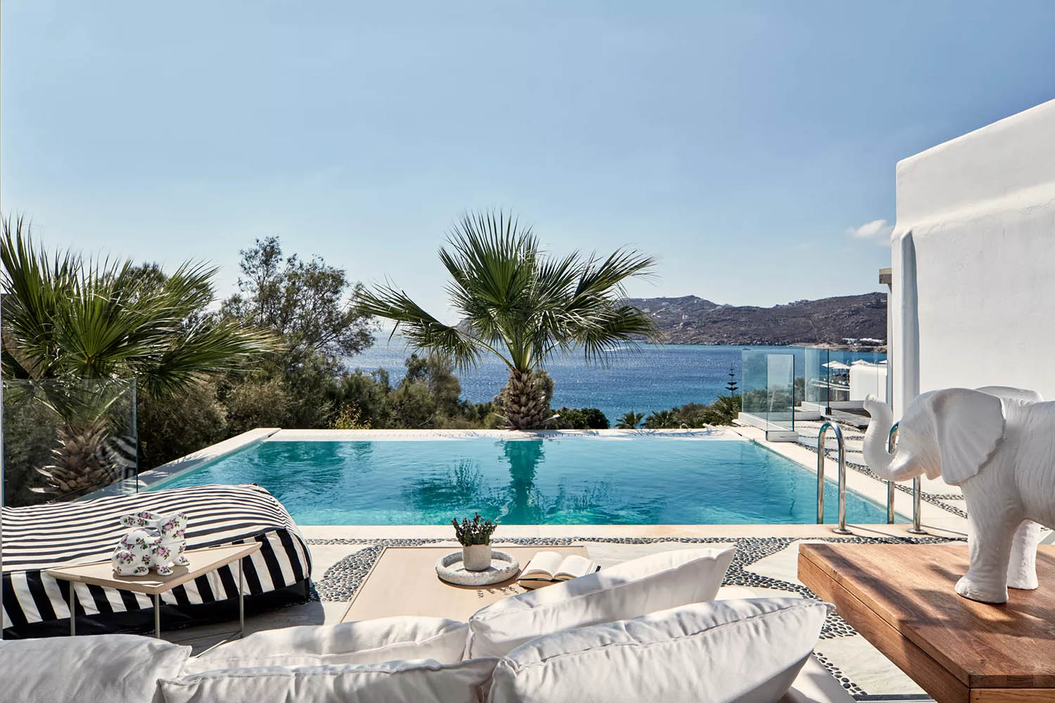 EXECUTIVE SUITE WITH PRIVATE POOL LuxuriaVacations