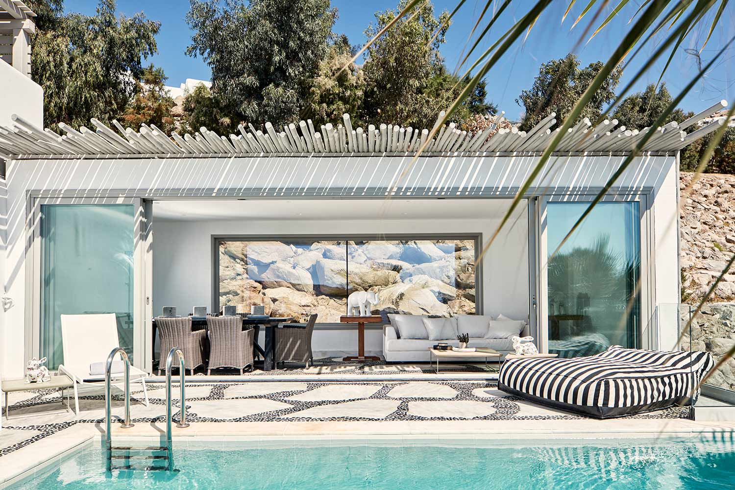 EXECUTIVE SUITE WITH PRIVATE POOL LuxuriaVacations