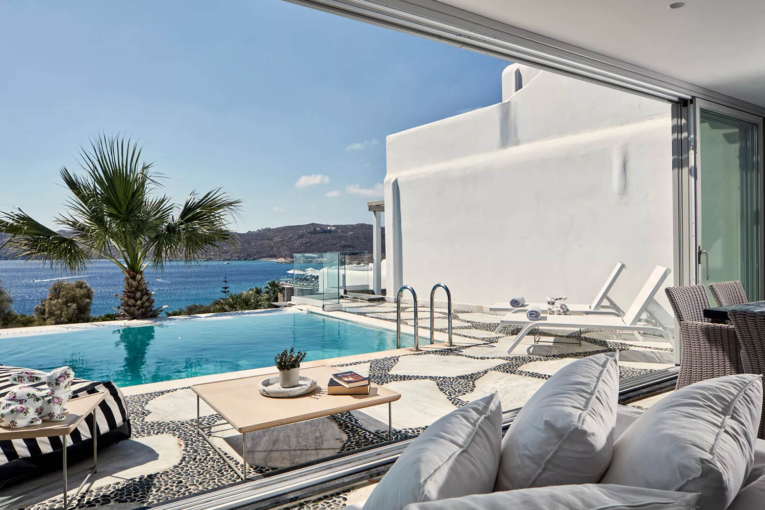 EXECUTIVE SUITE WITH PRIVATE POOL LuxuriaVacations