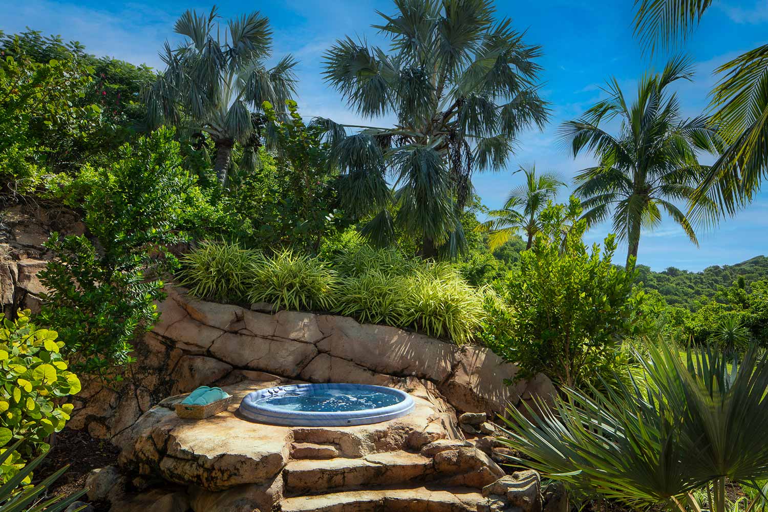 Falcon's Nest LuxuriaVacations
