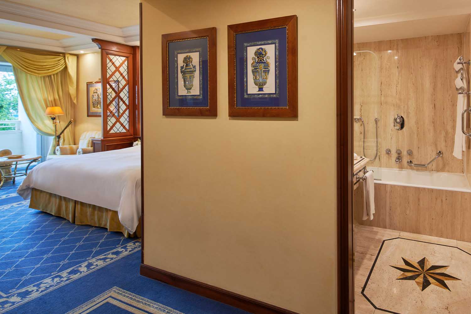 Family Connecting Room LuxuriaVacations