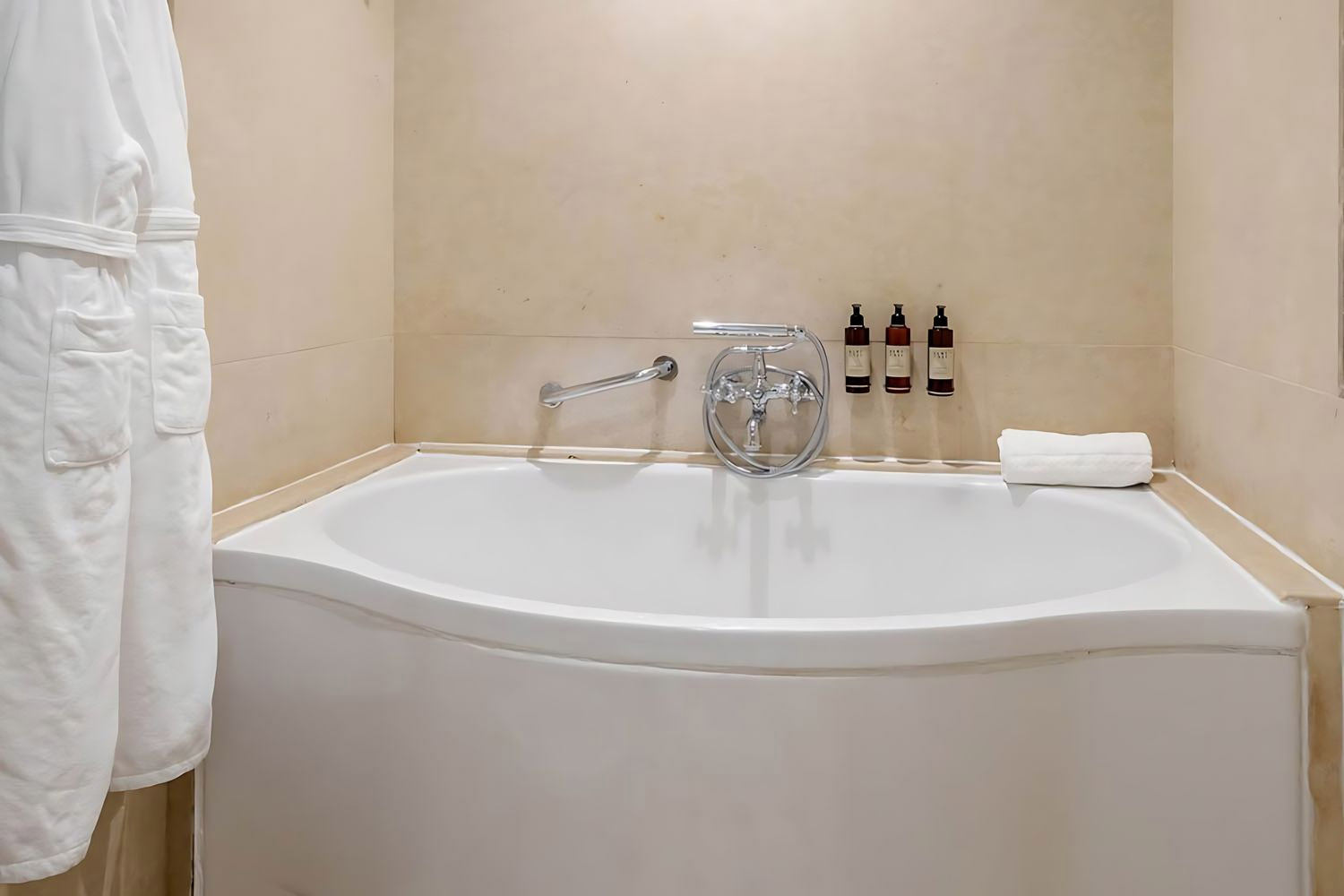GARDEN SUITE LuxuriaVacations