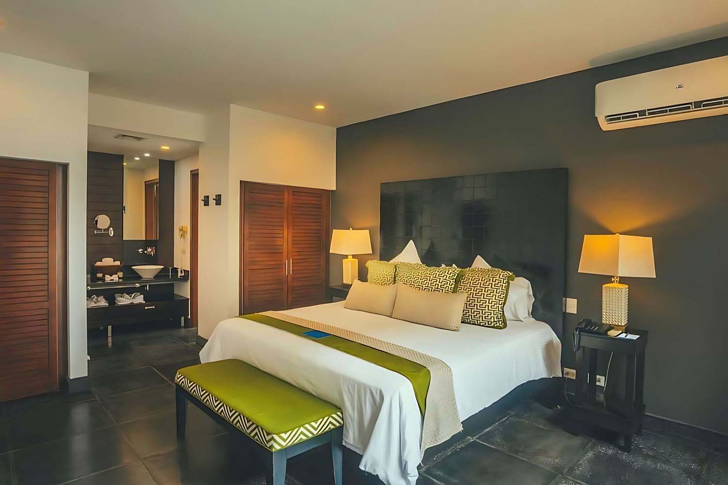 Garden View Suite LuxuriaVacations