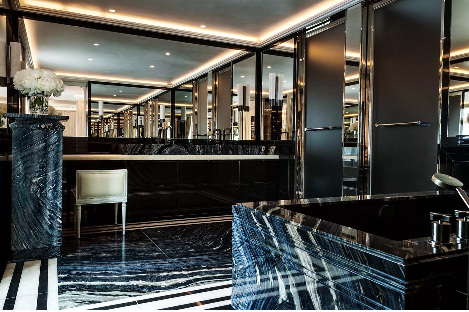 Grand Appartement Eiffel LuxuriaVacations