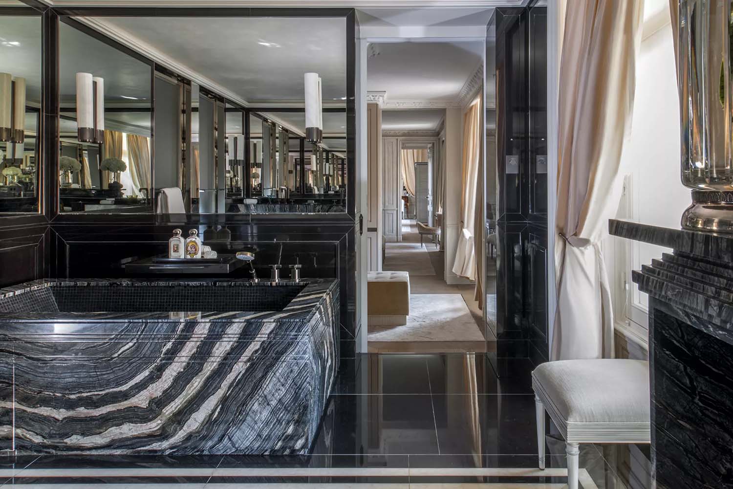 Grand Appartement Eiffel LuxuriaVacations