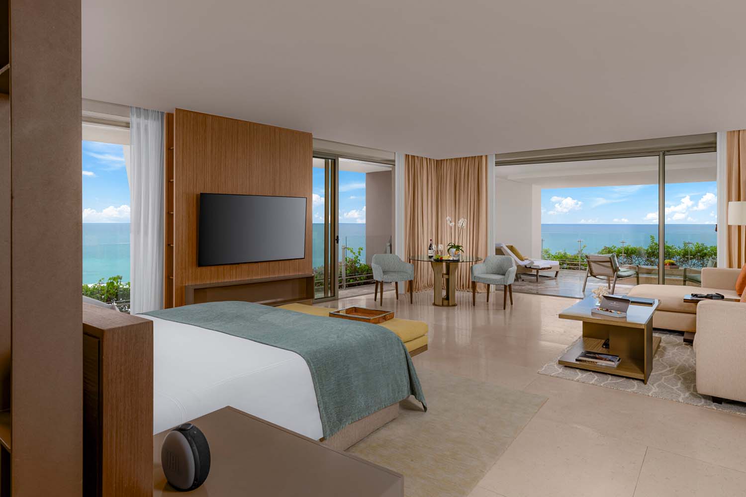 Grand Class Corner Suite LuxuriaVacations