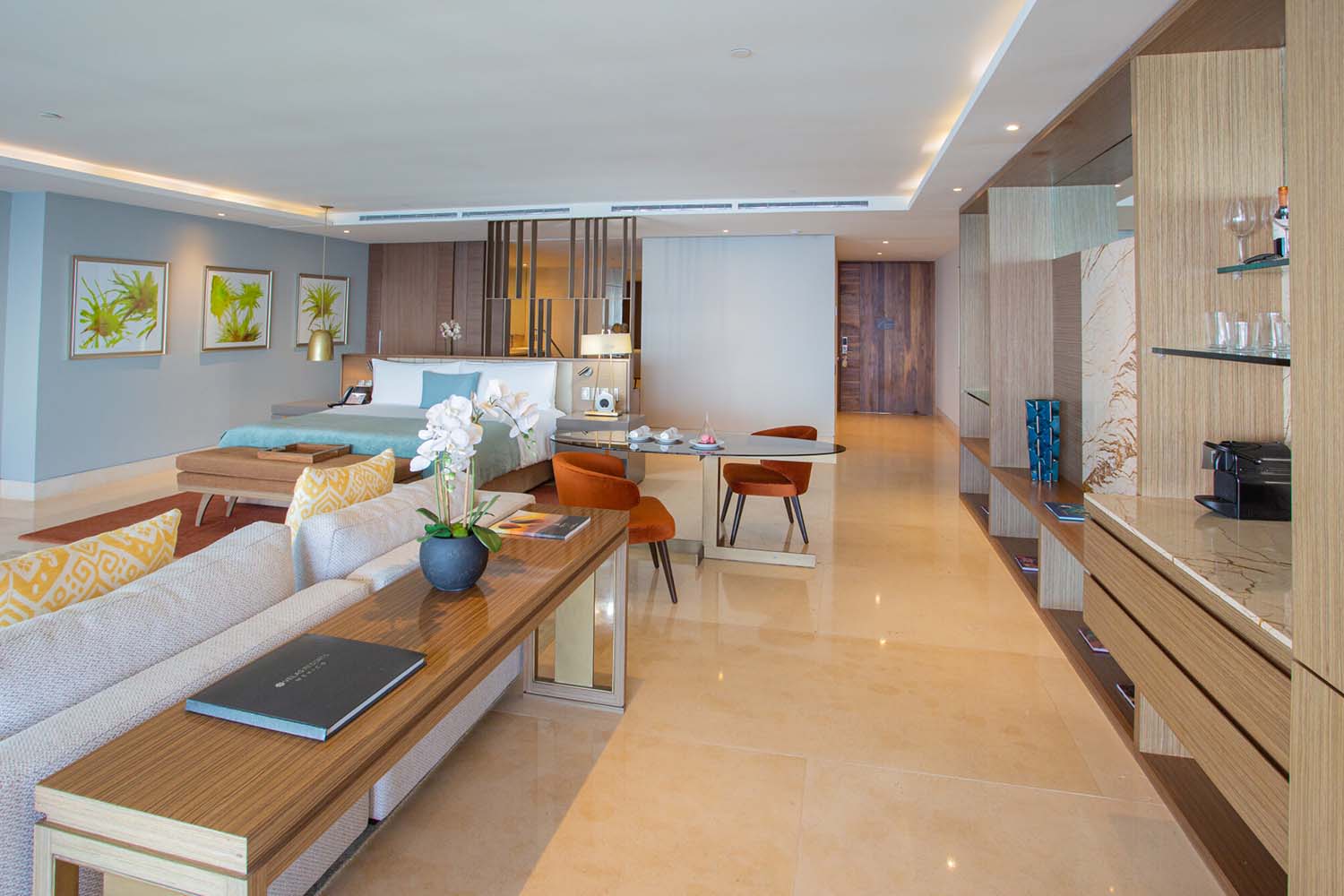 Grand Class Corner Suite LuxuriaVacations