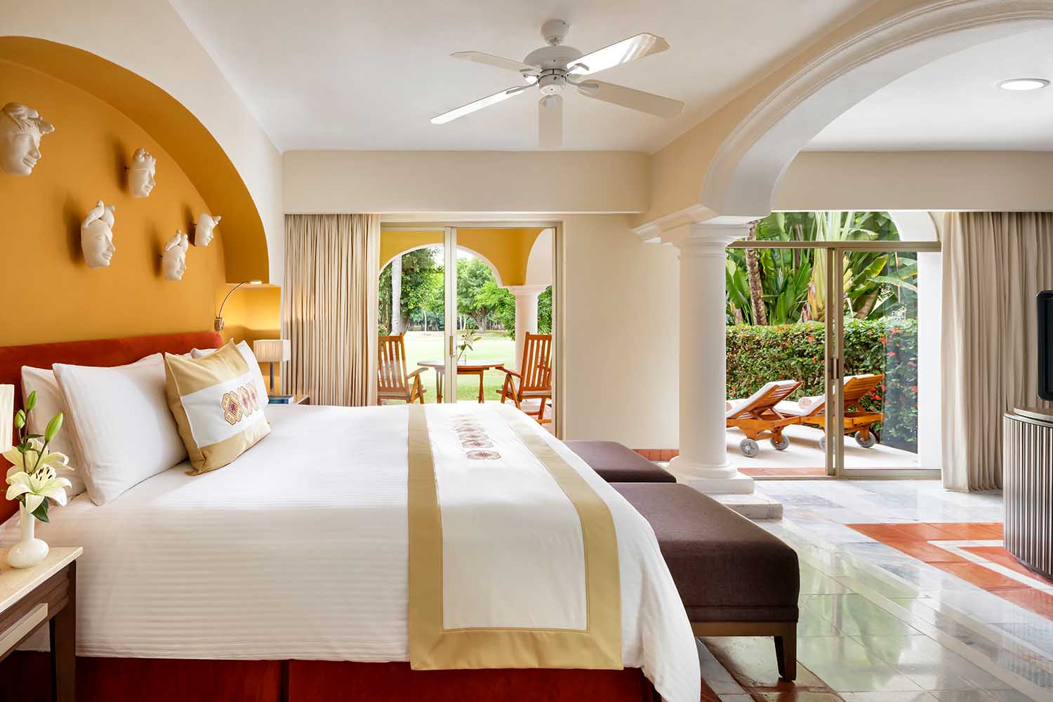 Grand Class Plus Suite LuxuriaVacations
