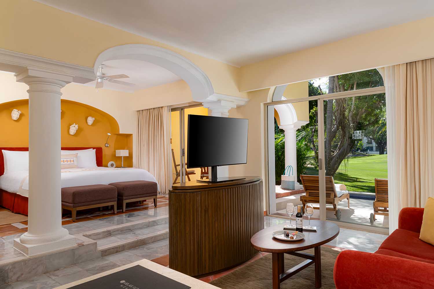 Grand Class Plus Suite LuxuriaVacations