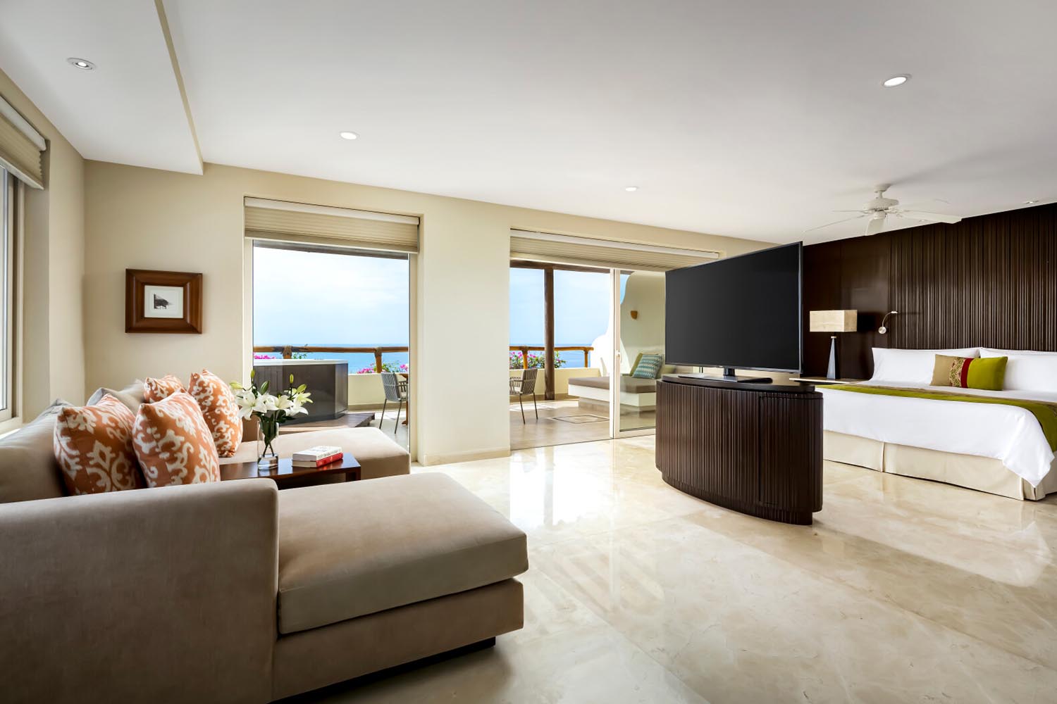 Grand Class Suite LuxuriaVacations