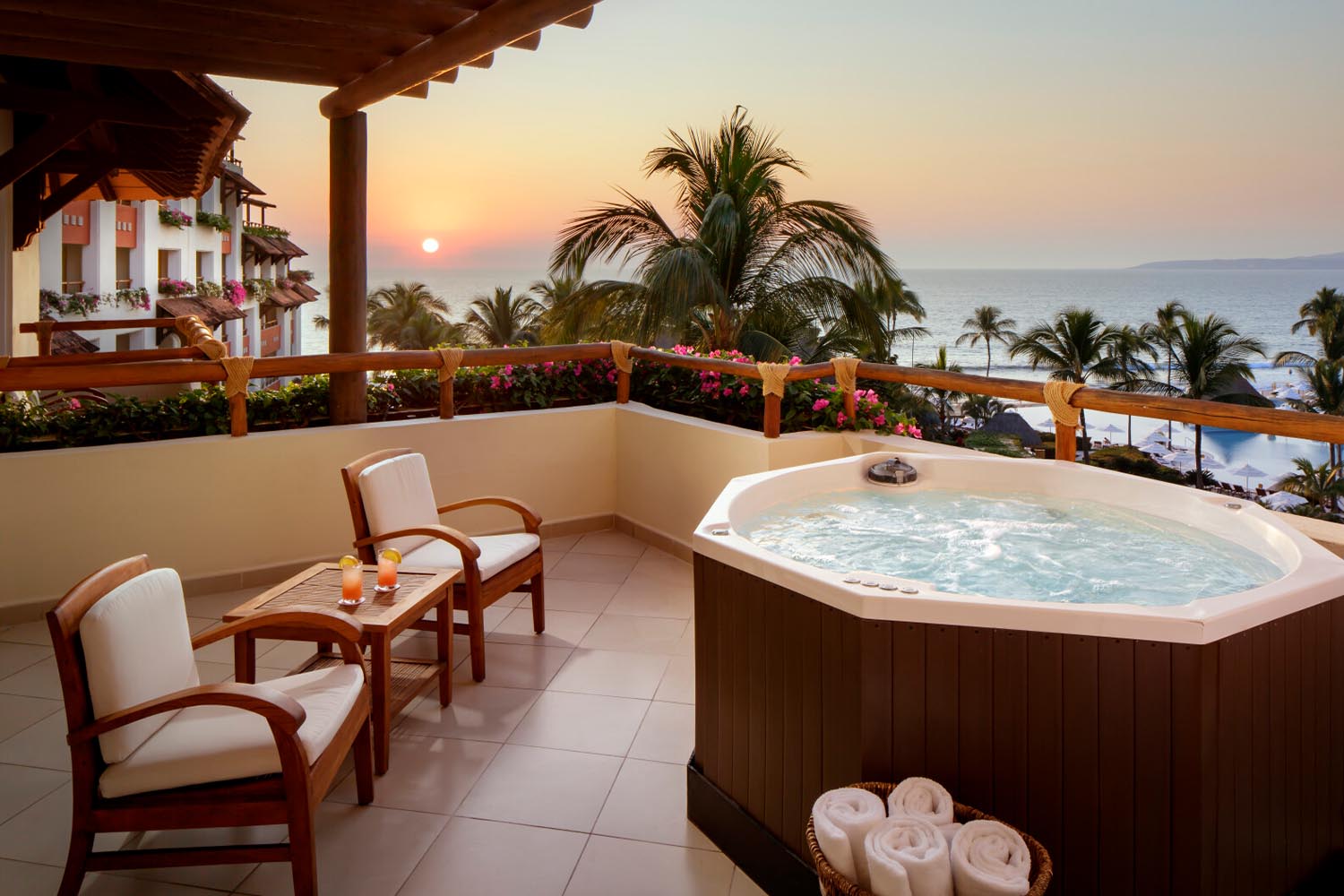 Grand Class Suite LuxuriaVacations