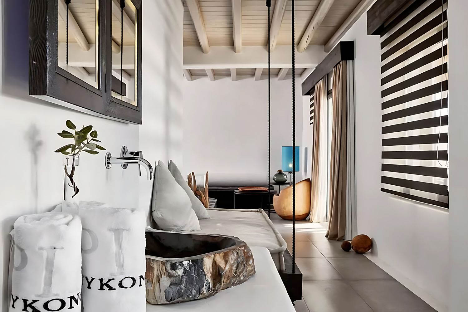 GRAND MAJESTIC Retreat Suite with Outdoor Jacuzzi LuxuriaVacations