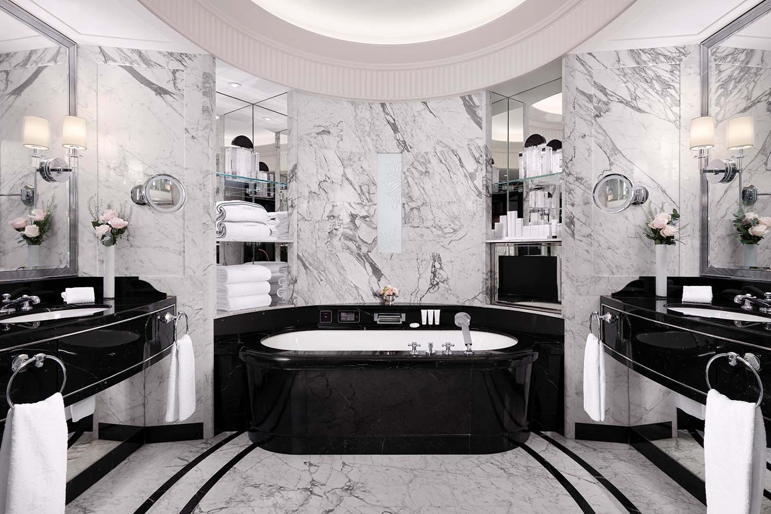 Grand Premier Room, 1 King Bed LuxuriaVacations