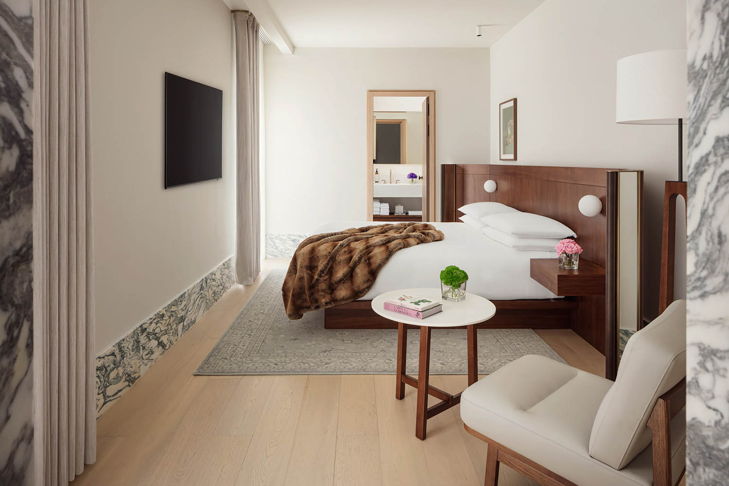 Guest room, 1 King LuxuriaVacations