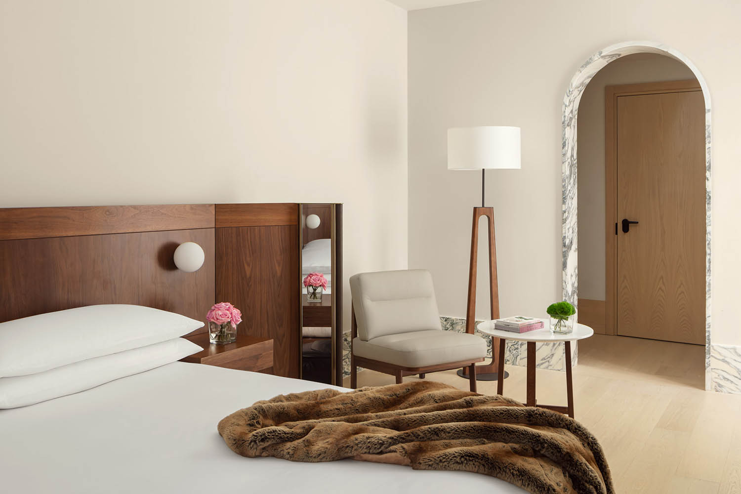 Guest room, 1 King LuxuriaVacations