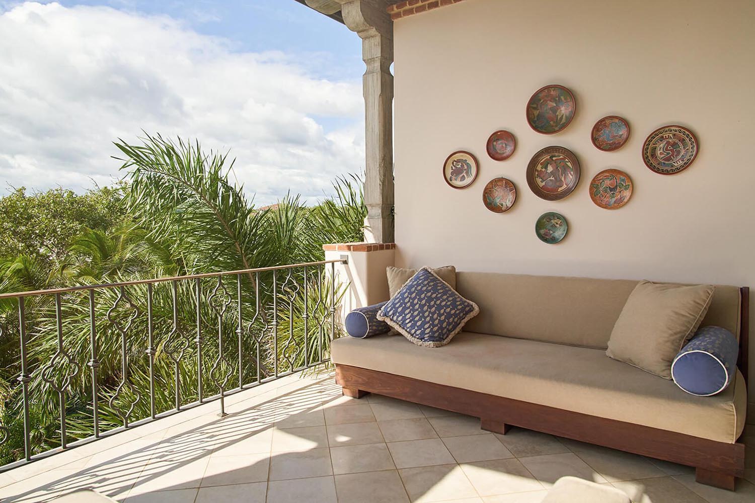 Guestroom LuxuriaVacations