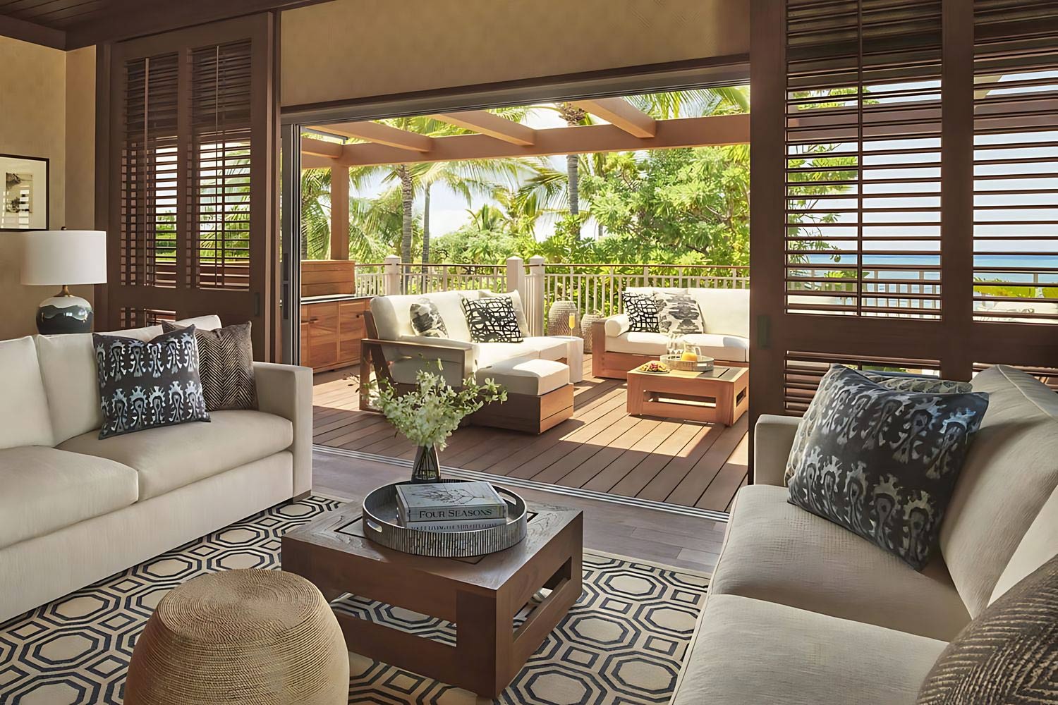 Hawaii Loa Presidential Villa LuxuriaVacations