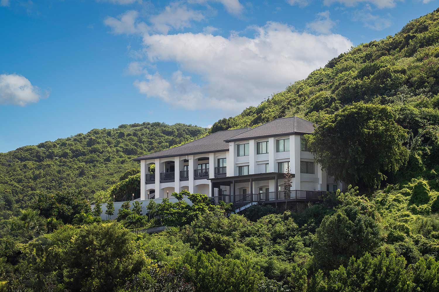 Hawk's Nest LuxuriaVacations