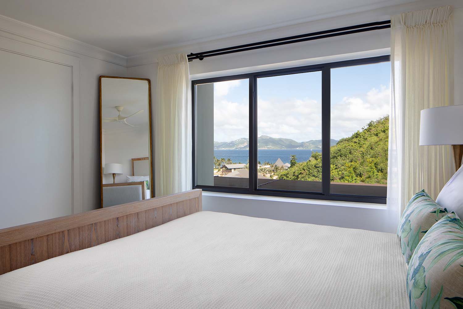 Hawk's Nest LuxuriaVacations