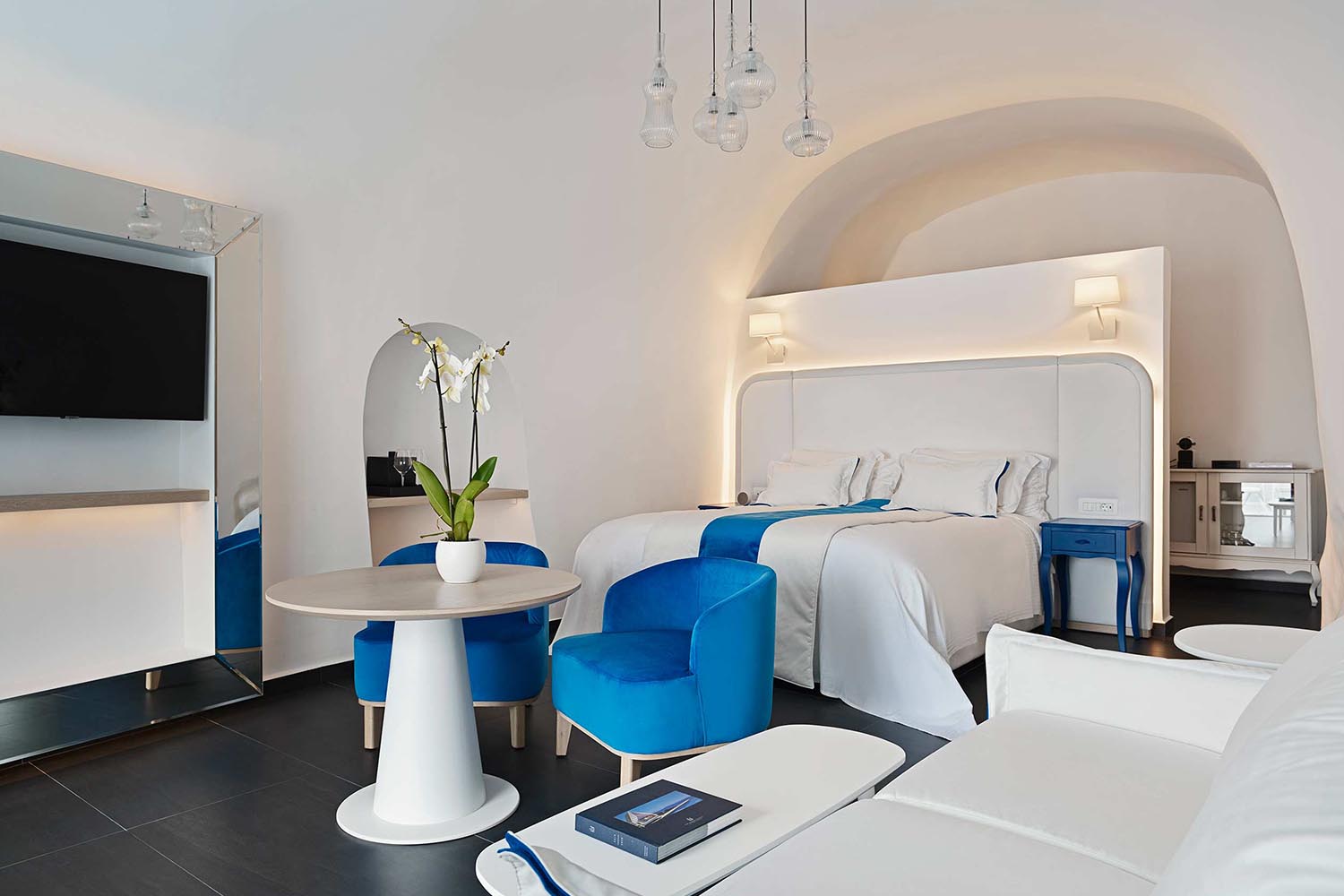 Honeymoon Suite with Jetted Tub - Pelagos House LuxuriaVacations