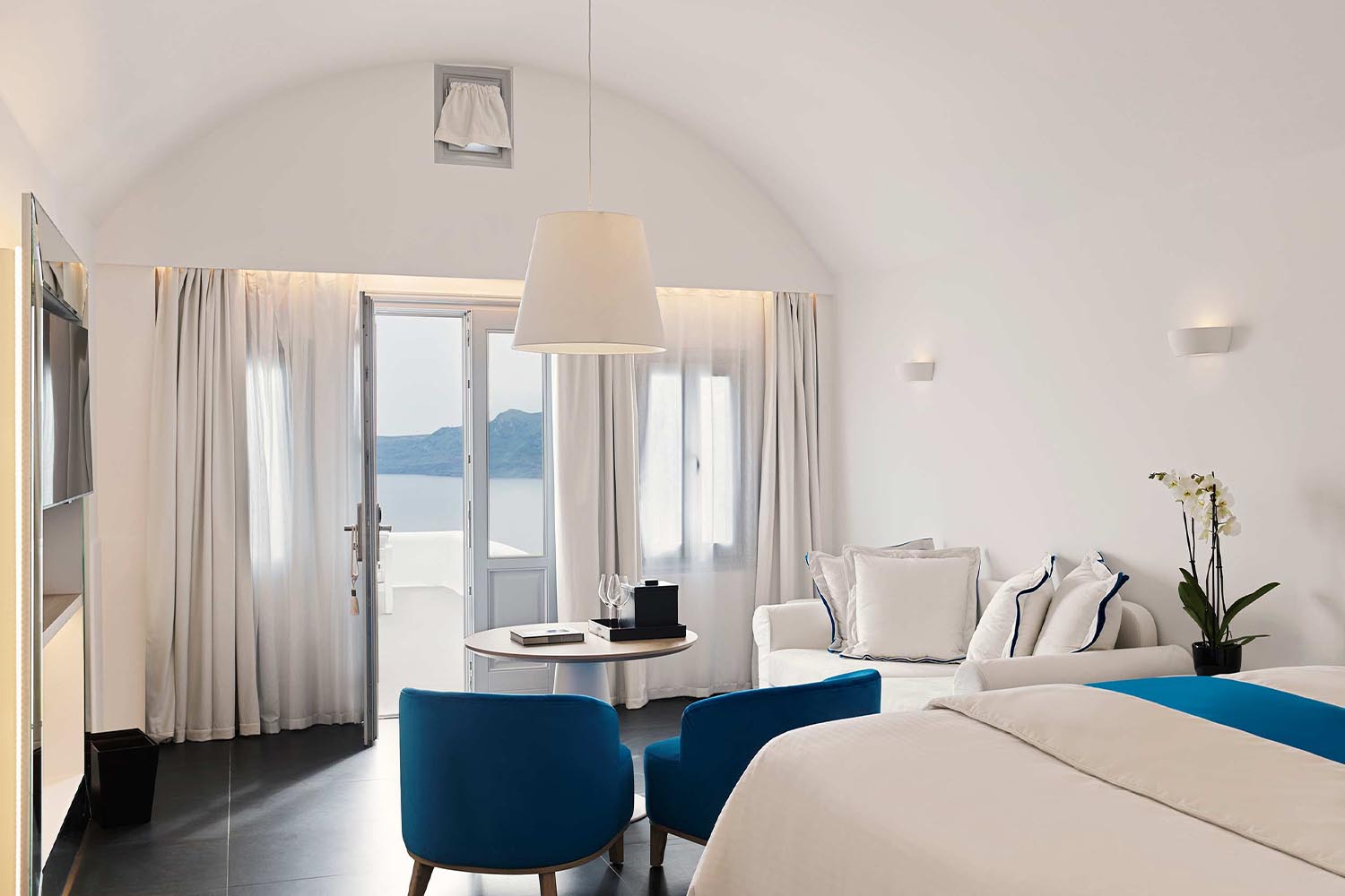 Honeymoon Suite with Jetted Tub - Pelagos House LuxuriaVacations