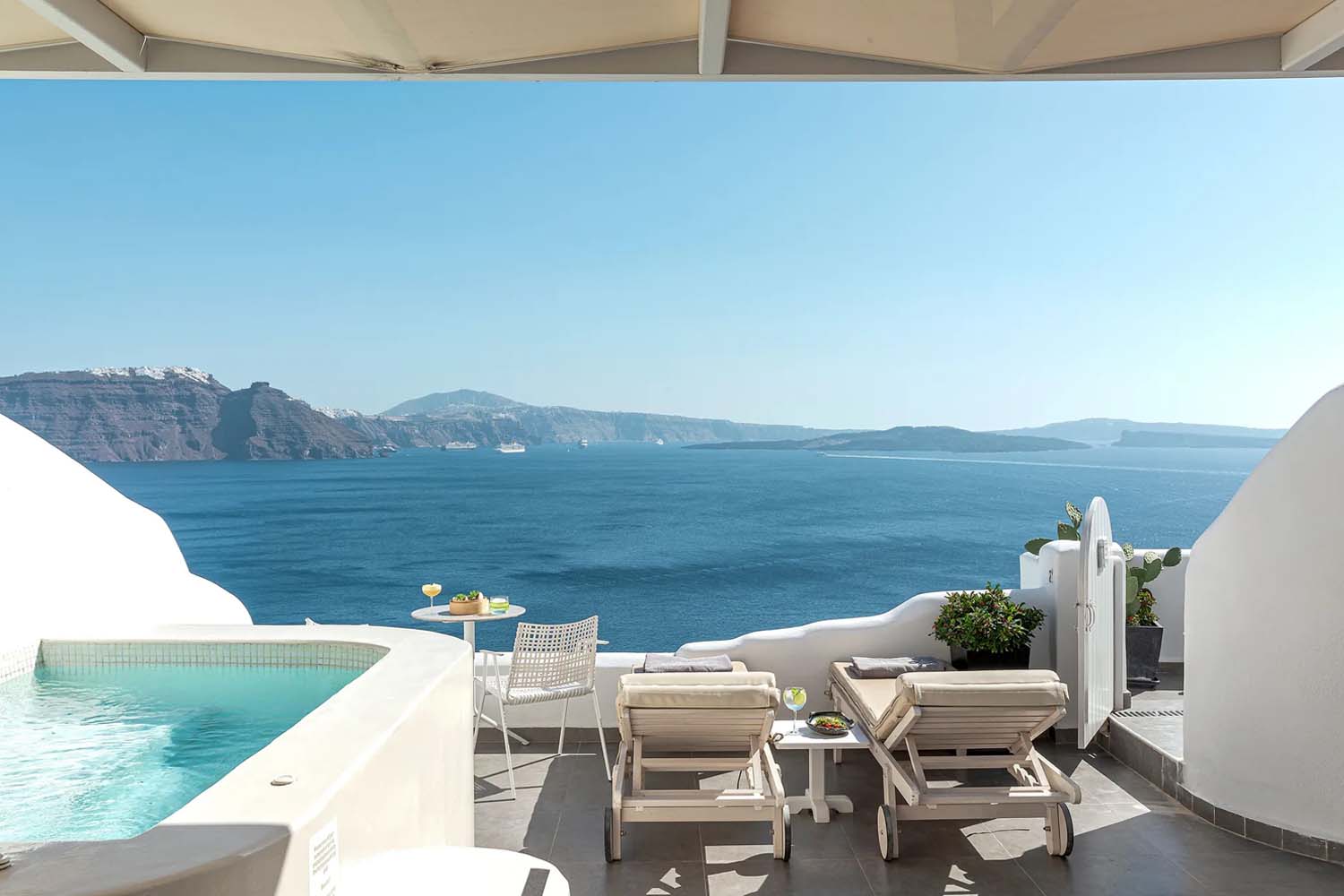 Honeymoon Suite with Private Outdoor Hot Tub LuxuriaVacations