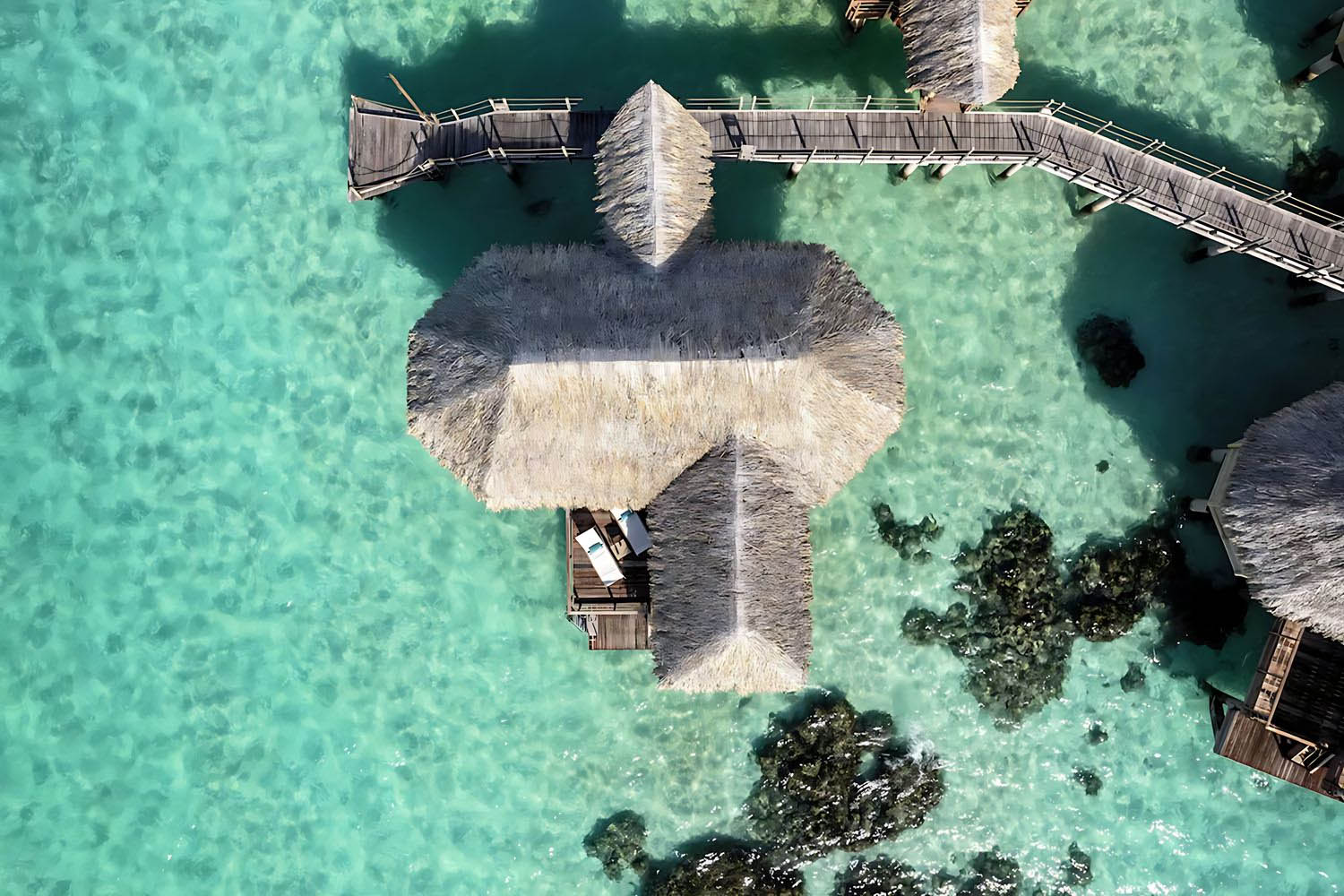 HORIZON OVERWATER SUITE LuxuriaVacations