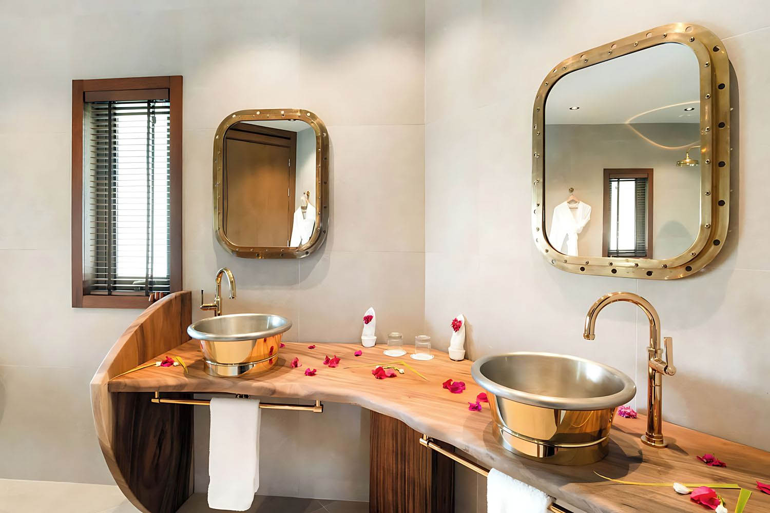 HORIZON OVERWATER SUITE LuxuriaVacations
