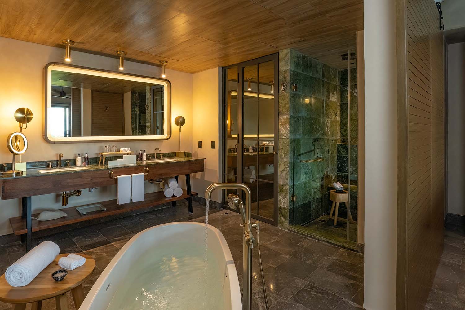 INSPIRA Business Suite LuxuriaVacations