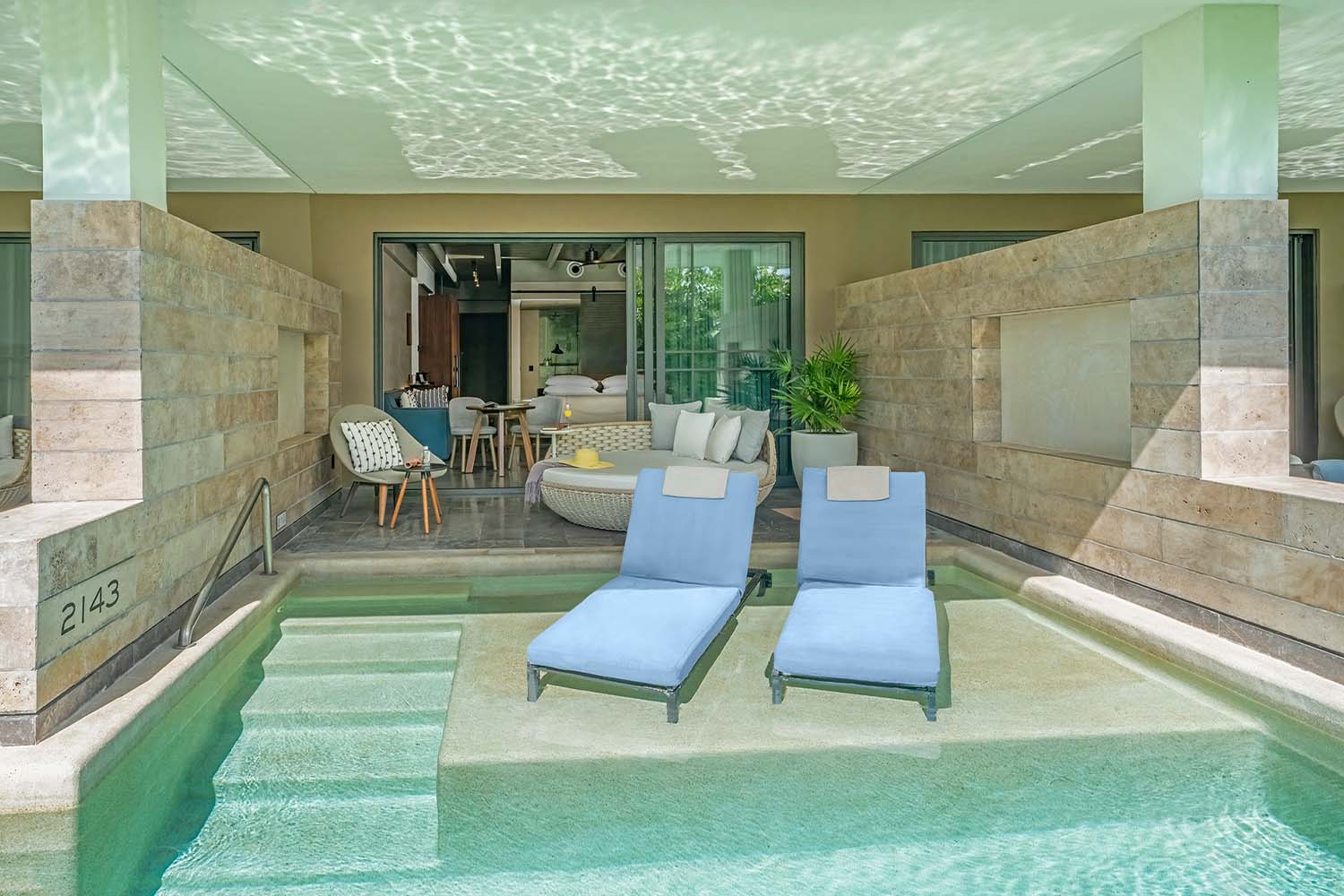 INSPIRA Junior Suite Swim Out – King LuxuriaVacations
