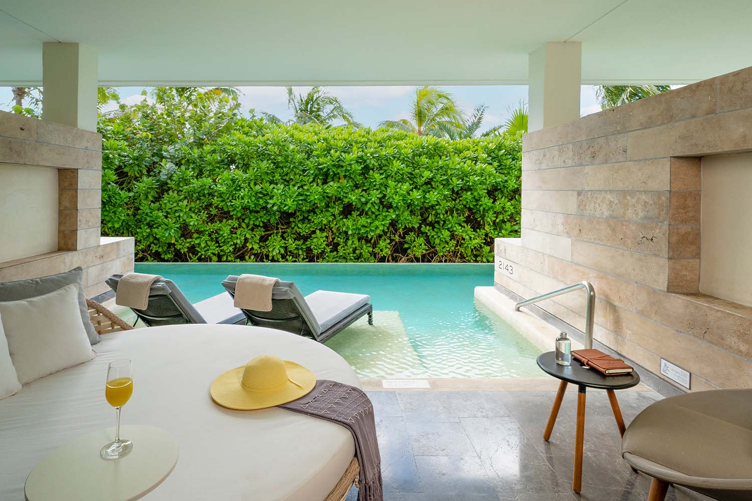 INSPIRA Junior Suite Swim Out – King LuxuriaVacations