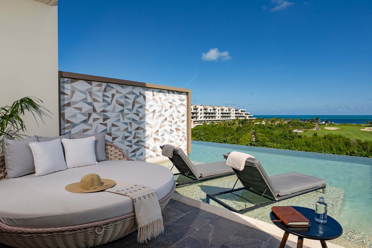INSPIRA Junior Suite Swim Out Ocean View – 2 Double LuxuriaVacations