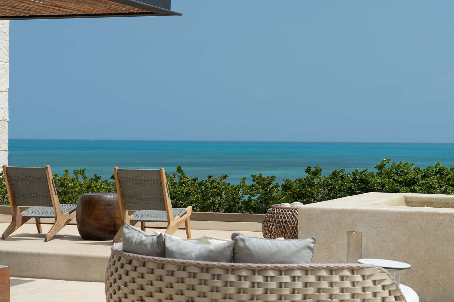 INSPIRA Master Suite Oceanfront LuxuriaVacations