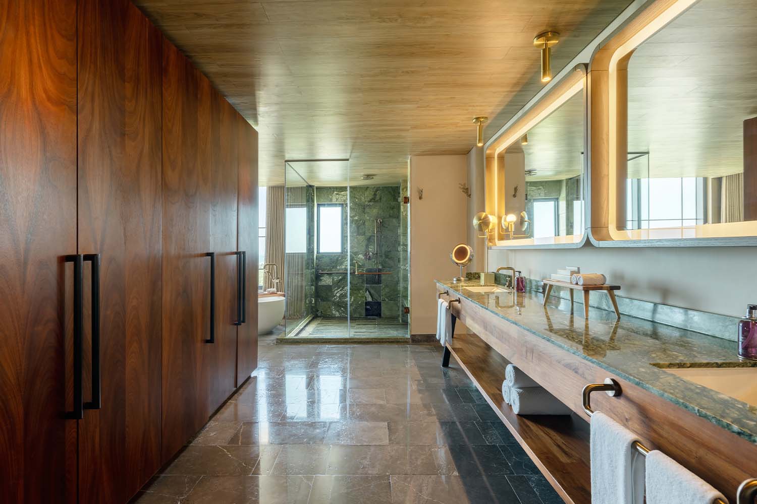 INSPIRA Master Suite Oceanfront LuxuriaVacations