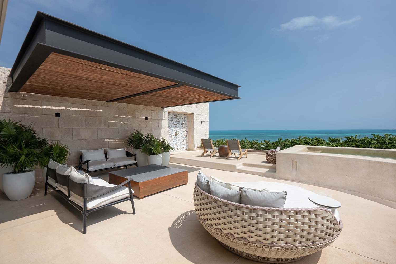INSPIRA Master Suite Oceanfront LuxuriaVacations