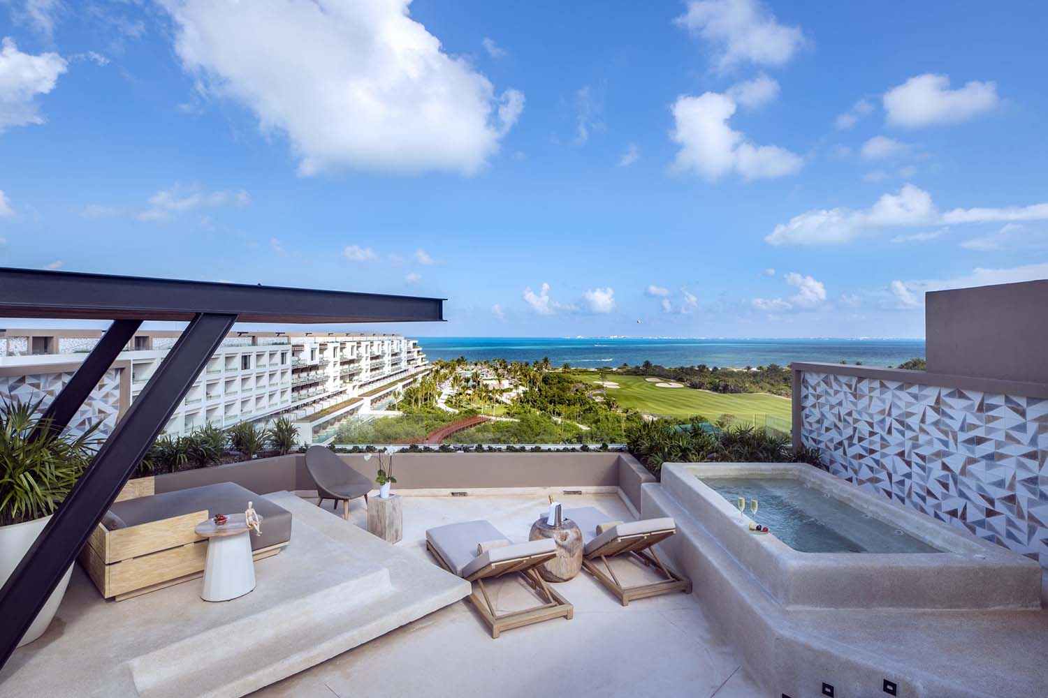 INSPIRA Party Suite LuxuriaVacations