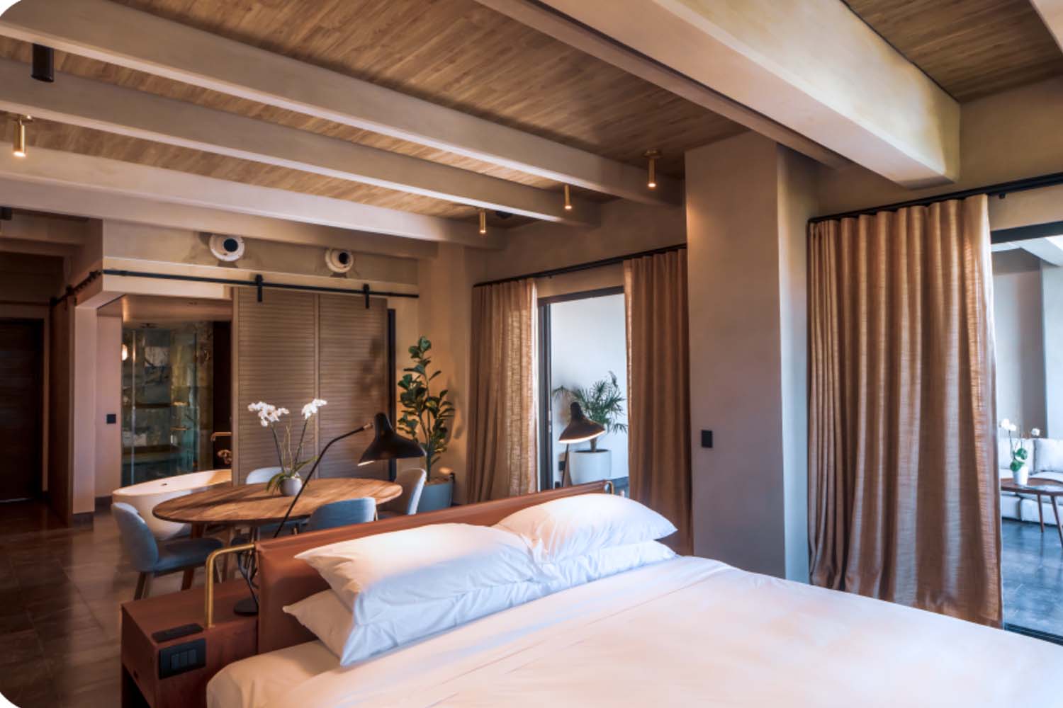 INSPIRA Party Suite LuxuriaVacations