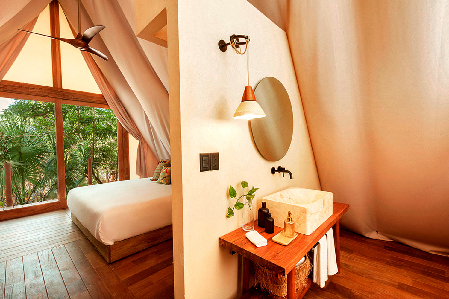 Jungle Room LuxuriaVacations