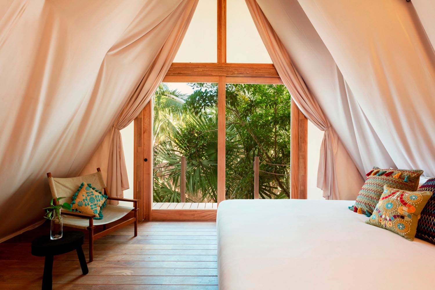 Jungle Room LuxuriaVacations