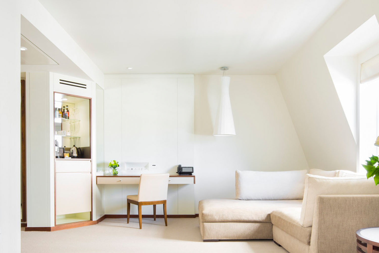 Junior City Suite LuxuriaVacations