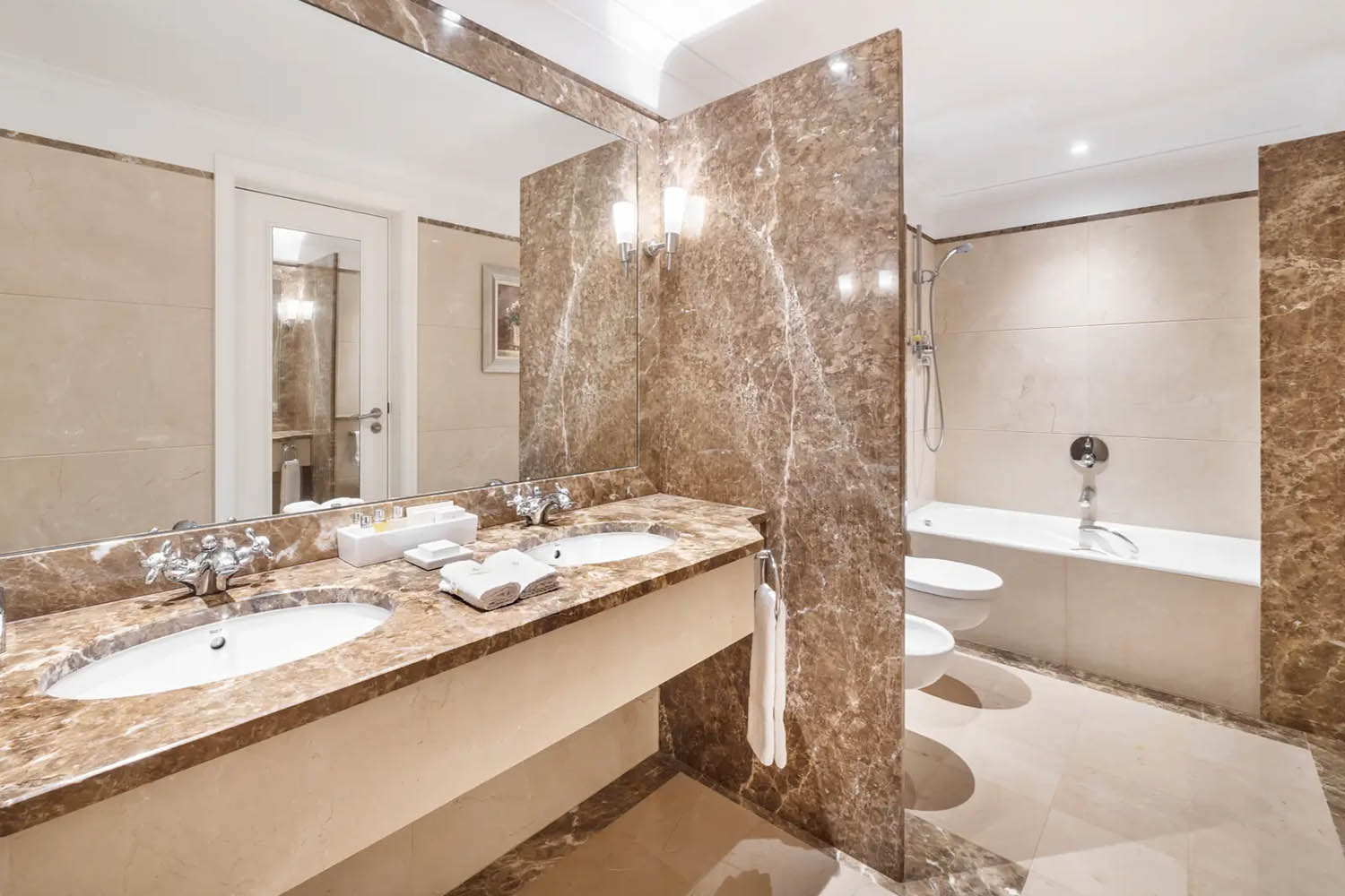Junior Suite LuxuriaVacations