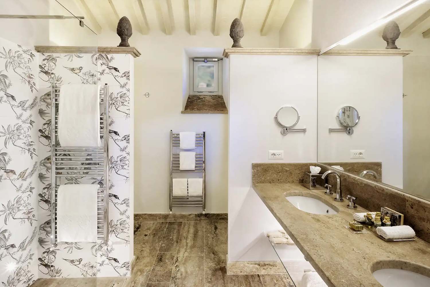 Junior Suite LuxuriaVacations