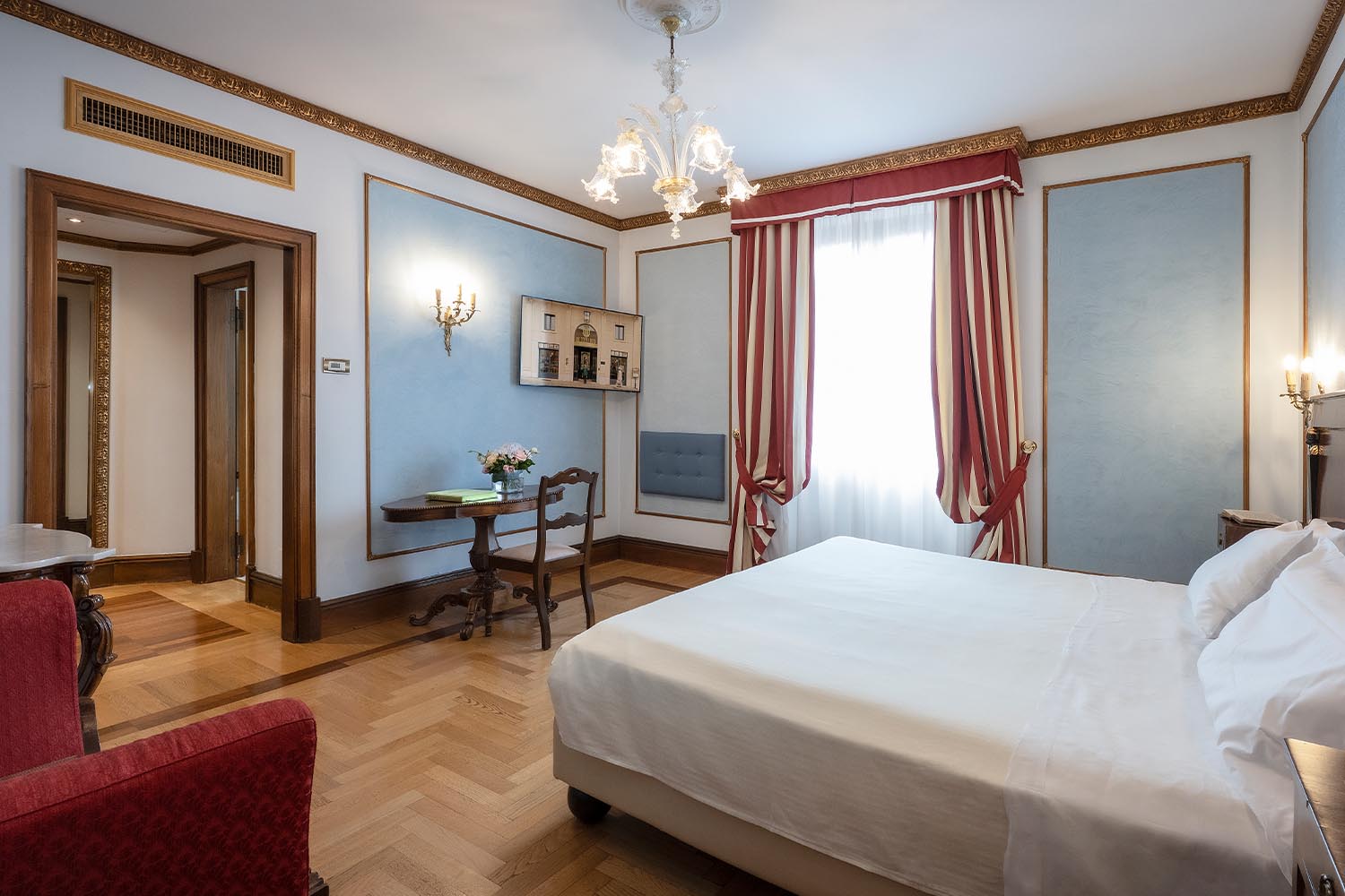 Junior Suite LuxuriaVacations