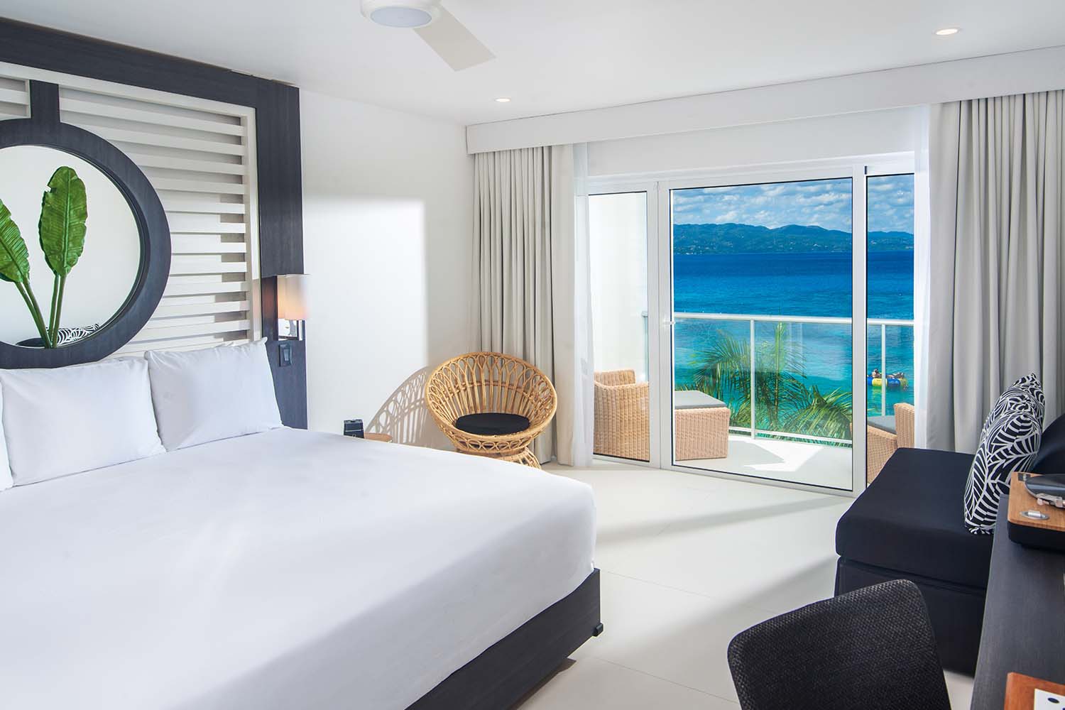 Junior Suite King Ocean View LuxuriaVacations